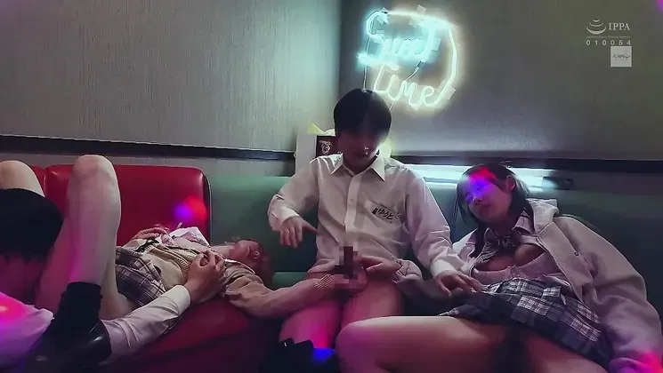 NSODN-005 A Trio Of Beautiful Girls Are Annoying Customers Who Hang Out At A Karaoke Booth