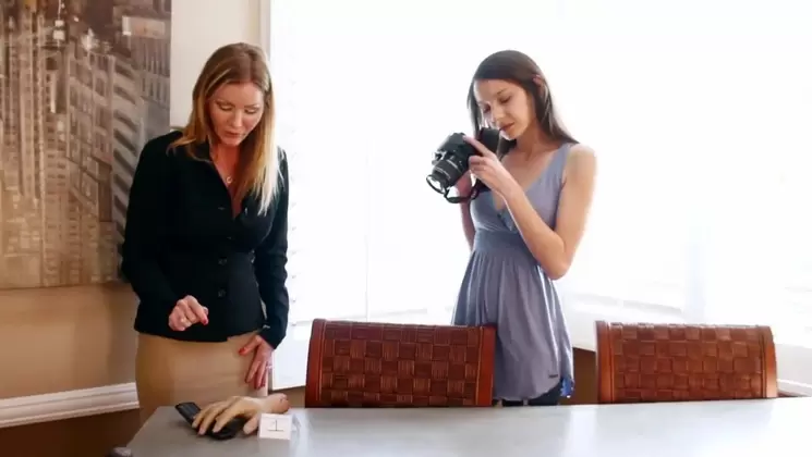 Mature lesbian fucks teen girl old and young lesbian sex