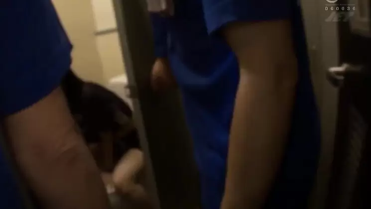 NKKD-098 My Girlfriend Caught In Frightening Disrepair During The Watching At Sports Bar In Japan